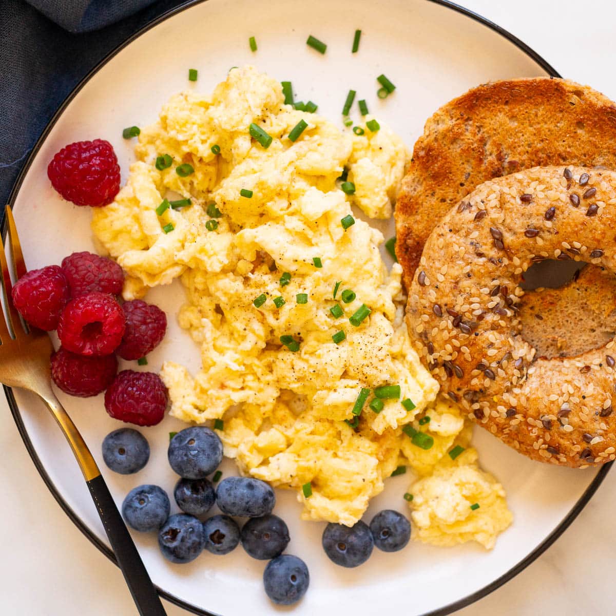Cottage Cheese Scrambled Eggs: Your New Favorite 5-Minute Protein Breakfast